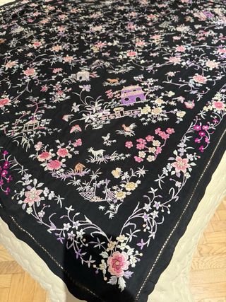 Manton antiguo bordado floral, chinos, pagodas ...