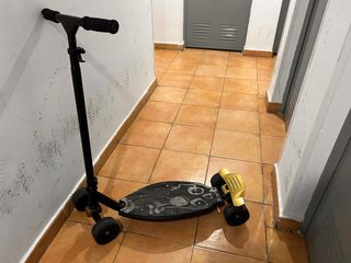 Patinete con manillar negro