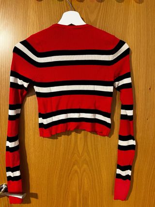 Jersey Zara rayas rojo, blanco y negro. 