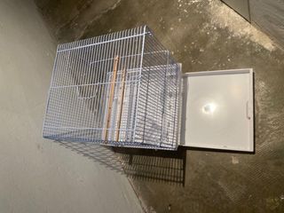 Jaula grande para pájaros azul y blanca