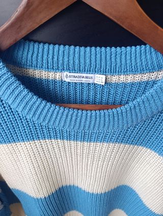 Jersey Stradivarius rayas azul y beige