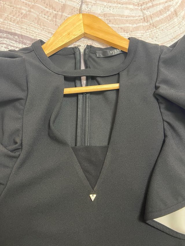 Guess Abito nero con volant