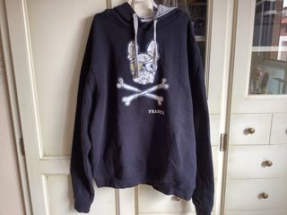 Sudadera Frankie & go negra con estampado