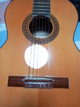 Guitarra Clásica con Funda y Accesorios