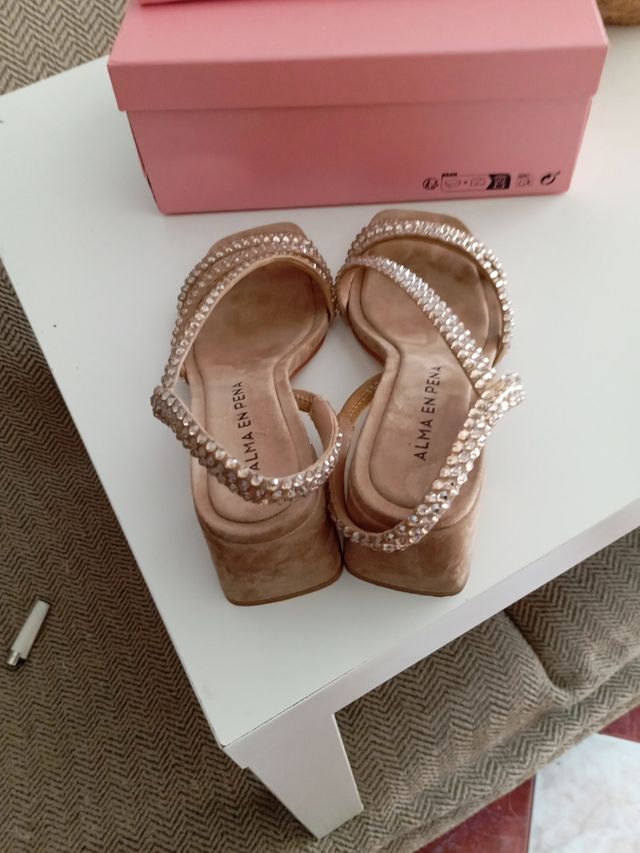 Sandalias fiesta Alma en Pena beige