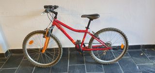 Bicicleta junior B'Twin Rockrider roja