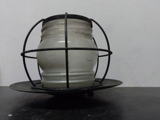 Farol antiguo de metal y cristal