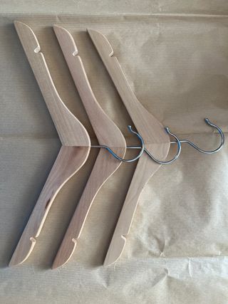 Juego de 3 perchas de madera y metal infantil