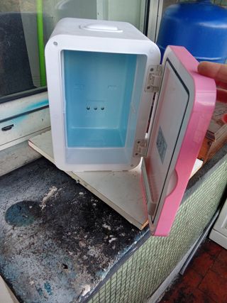 Nevera rosa para cremas