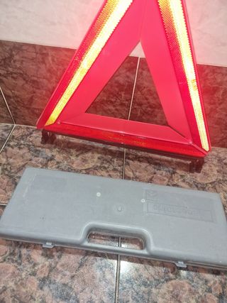 Triangolo di emergenza auto