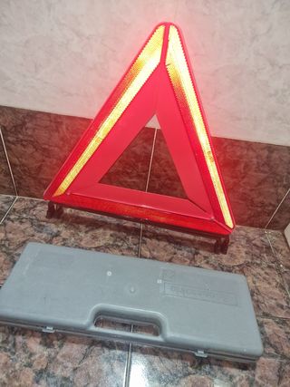 Triangolo di emergenza auto
