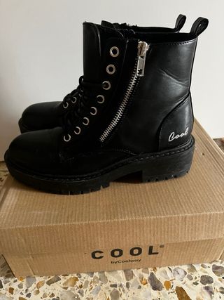 Botas Coolway negras acordonadas