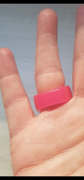 Anillo rosa con perlas