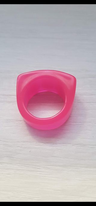 Anillo rosa con perlas