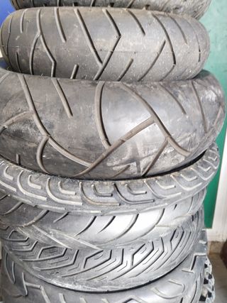 Neumáticos de moto nuevos y usados