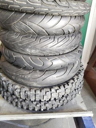 Neumáticos de moto nuevos y usados