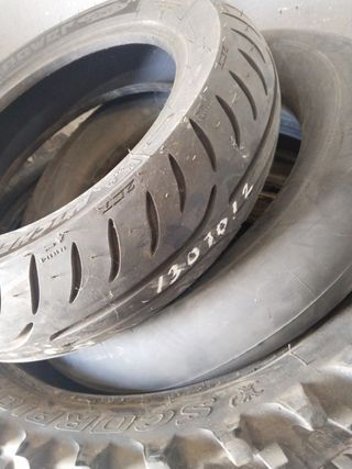 Neumáticos de moto nuevos y usados