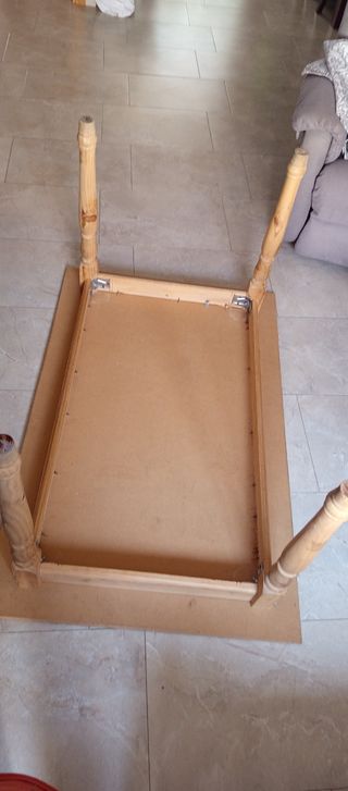 Mesa de salón camilla de madera