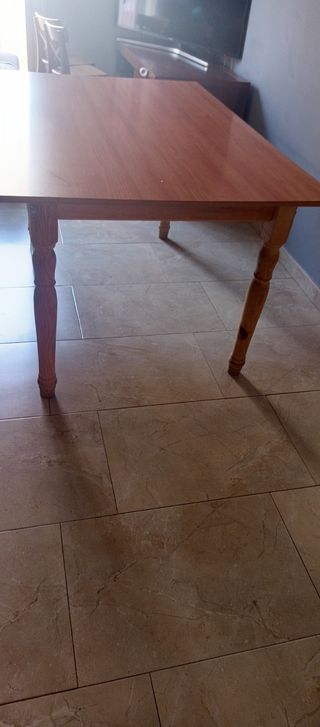 Mesa de salón camilla de madera