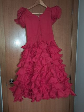 Vestido de flamenca rojo con volantes