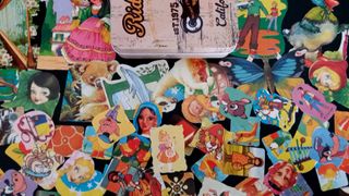 CAJITA con 80 CROMOS TROQUELADOS