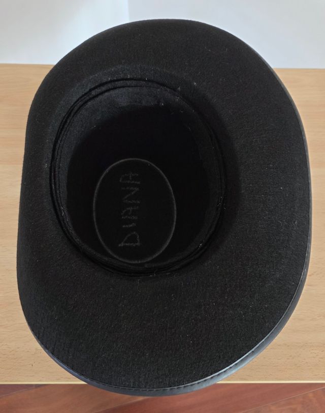 Dos sombreros 1 negro y  1 rojo, Tutú Azul con Est