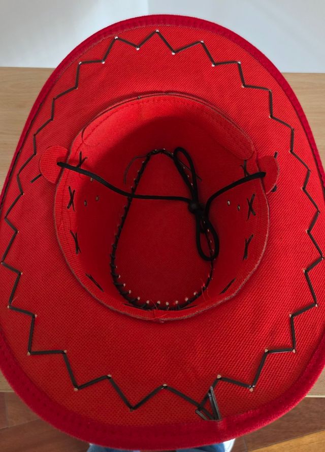 Dos sombreros 1 negro y  1 rojo, Tutú Azul con Est