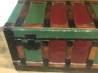 Baúl vintage madera y metal verde/rojo