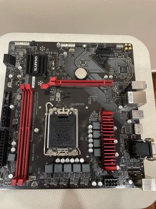 Placa Base Gigabyte B760M gaming DDR4 