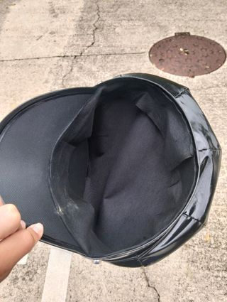 Sombrero de policía negro con cadena