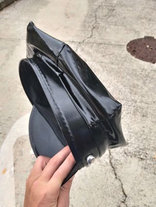 Sombrero de policía negro con cadena
