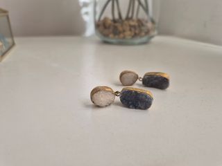 Pendientes de piedra azul y blanca
