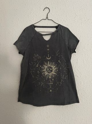 Camiseta Shein Gris Estampado Sol Luna