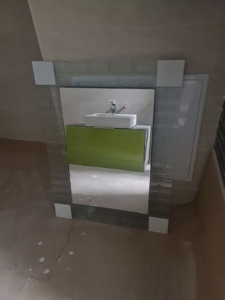Specchio da bagno moderno