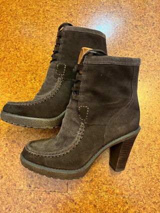 Botines Calvin Klein Marrones con Cordones