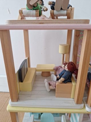 Casa de muñecas de madera