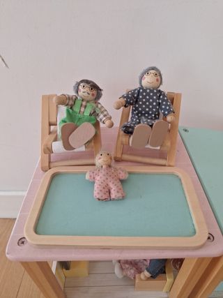 Casa de muñecas de madera