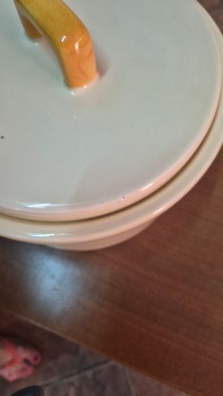 Biscottiera in ceramica con fiori gialli