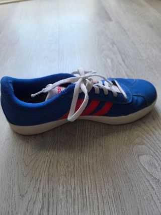 Zapatillas Adidas Azul y Rojo