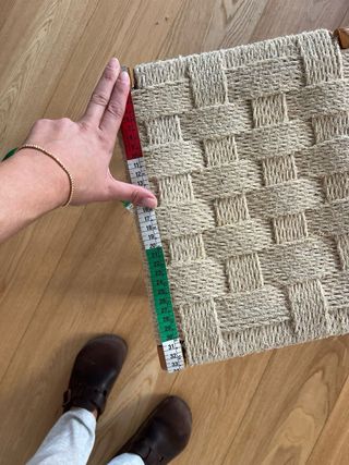 Taburete de madera y esparto
