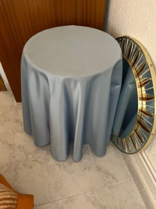 Mesa camilla redonda + tela azul