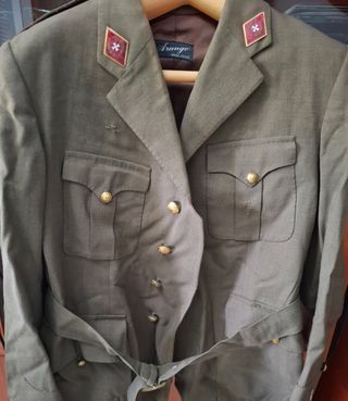 Chaqueta y gorro militar Arango verde oliva