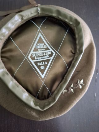 Chaqueta y gorro militar Arango verde oliva
