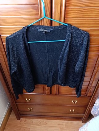 Vestido de fiesta y chaquetas 