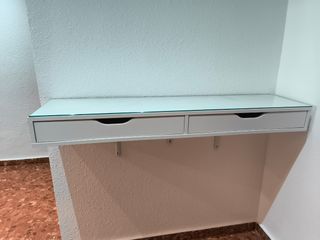 Mueble de entrada blanco con cristal