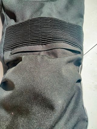 Pantalón de moto con forro y protecciones