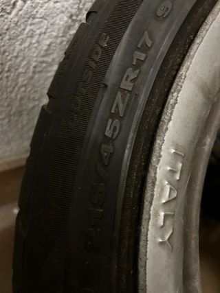 neumático Aurora 215/45ZR17 llanta Momo GT2 17”