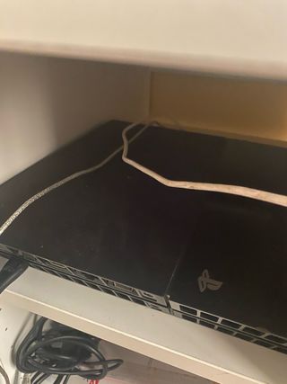 PS4 Seminueva con 2 mandos