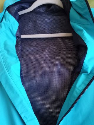 Chaqueta chubasquero entretiempo