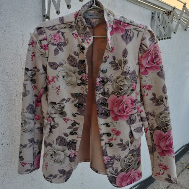 Chaqueta estampada floral VOYELLES Talla L